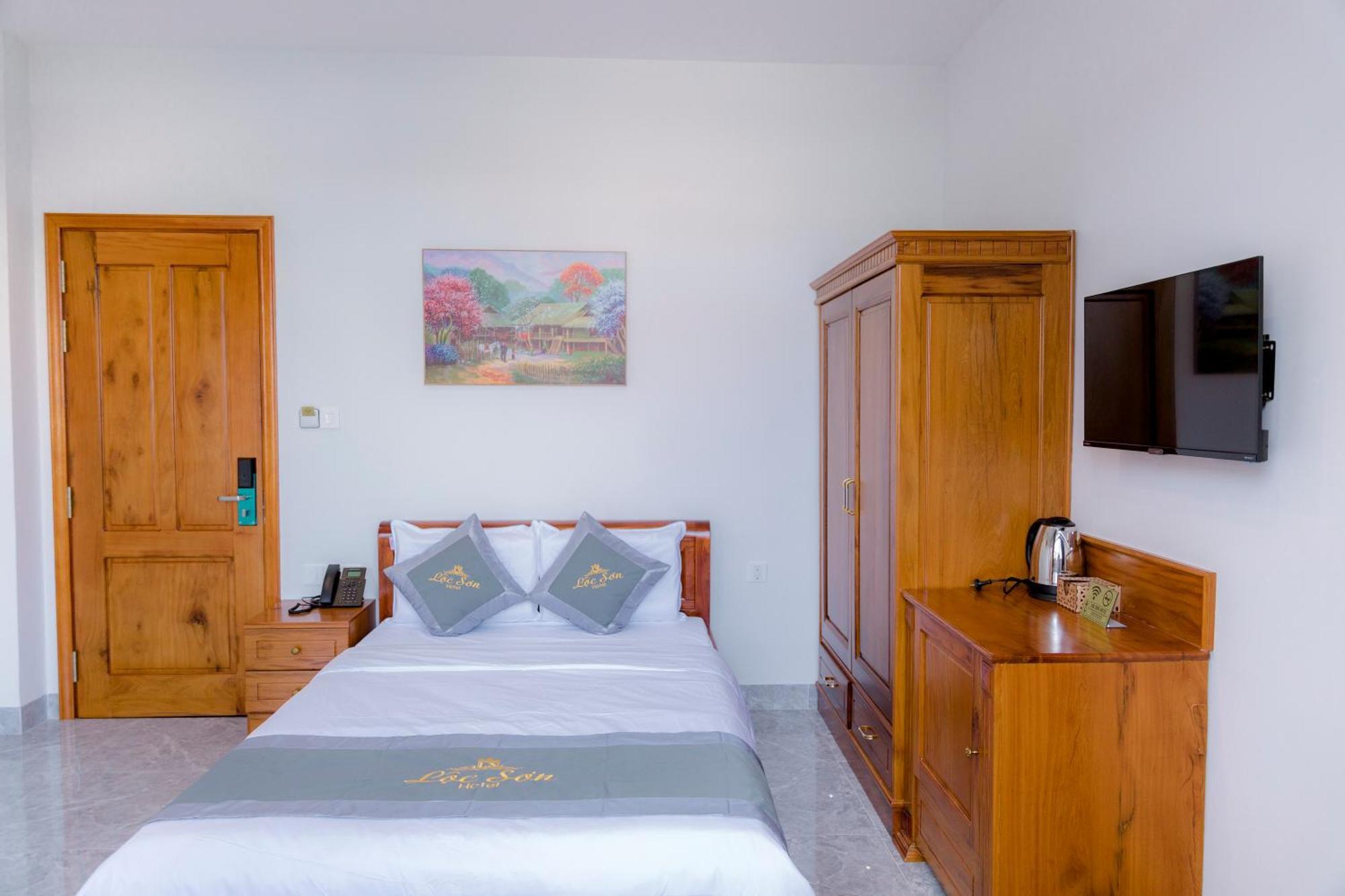 Loc Son Hotel Buon Ma Thuot Buitenkant foto