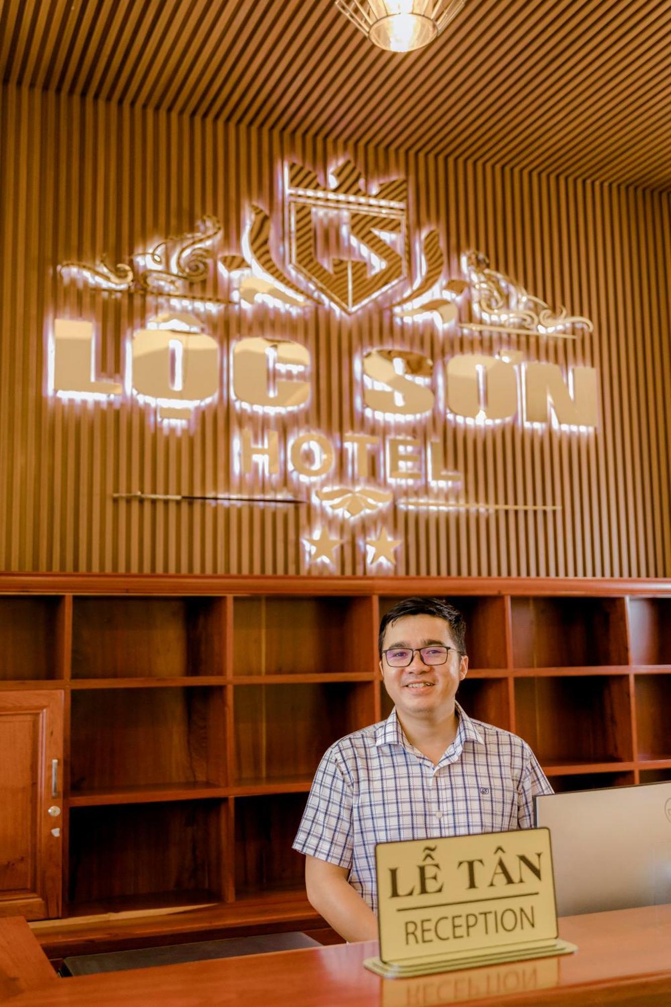 Loc Son Hotel Buon Ma Thuot Buitenkant foto