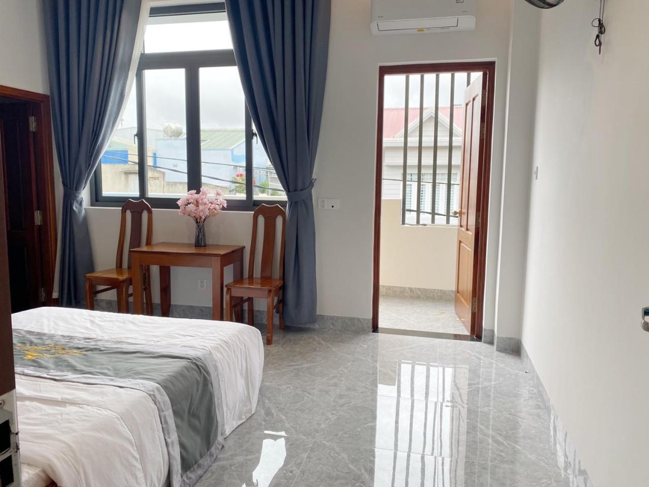 Loc Son Hotel Buon Ma Thuot Buitenkant foto
