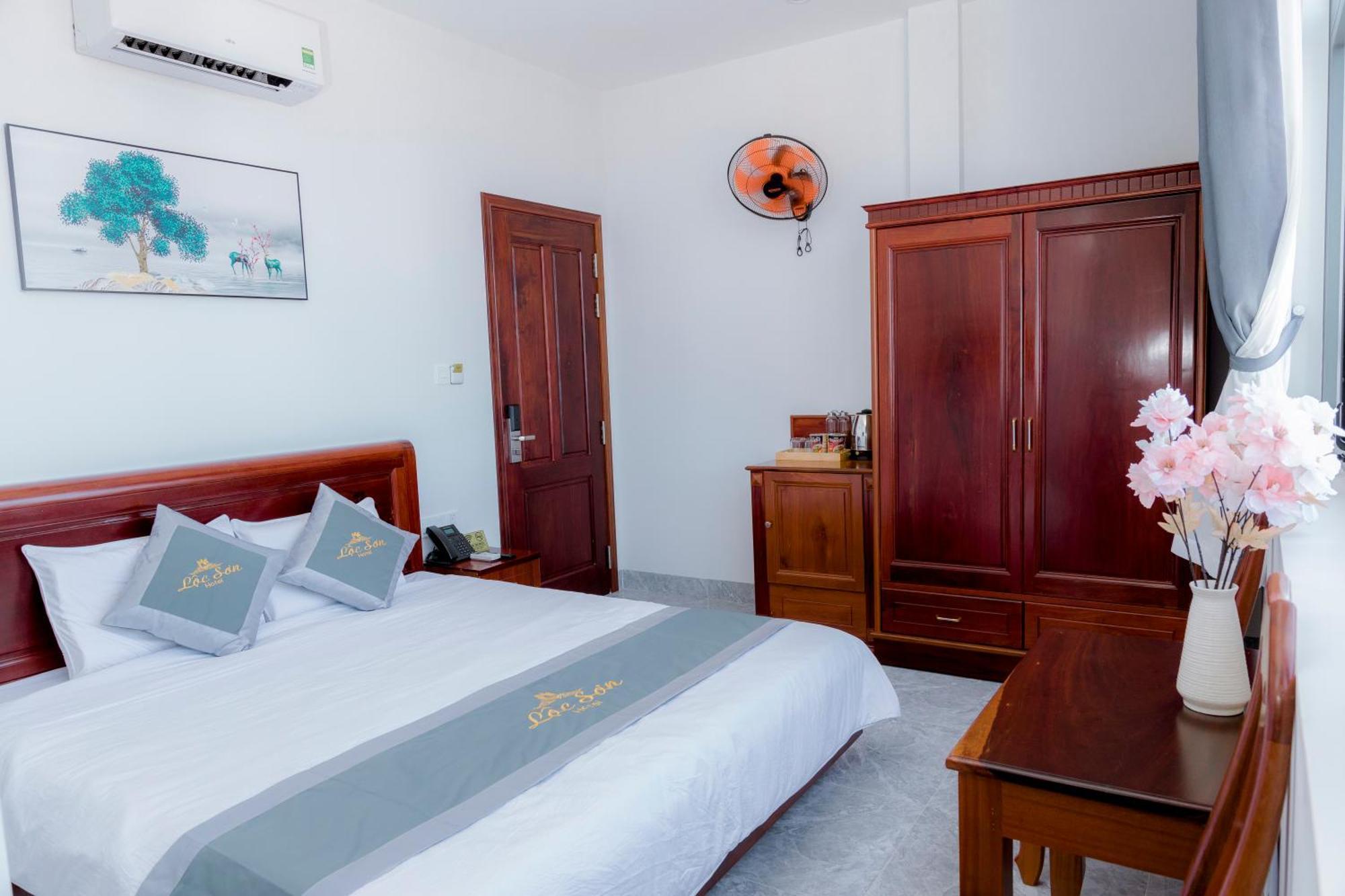 Loc Son Hotel Buon Ma Thuot Buitenkant foto