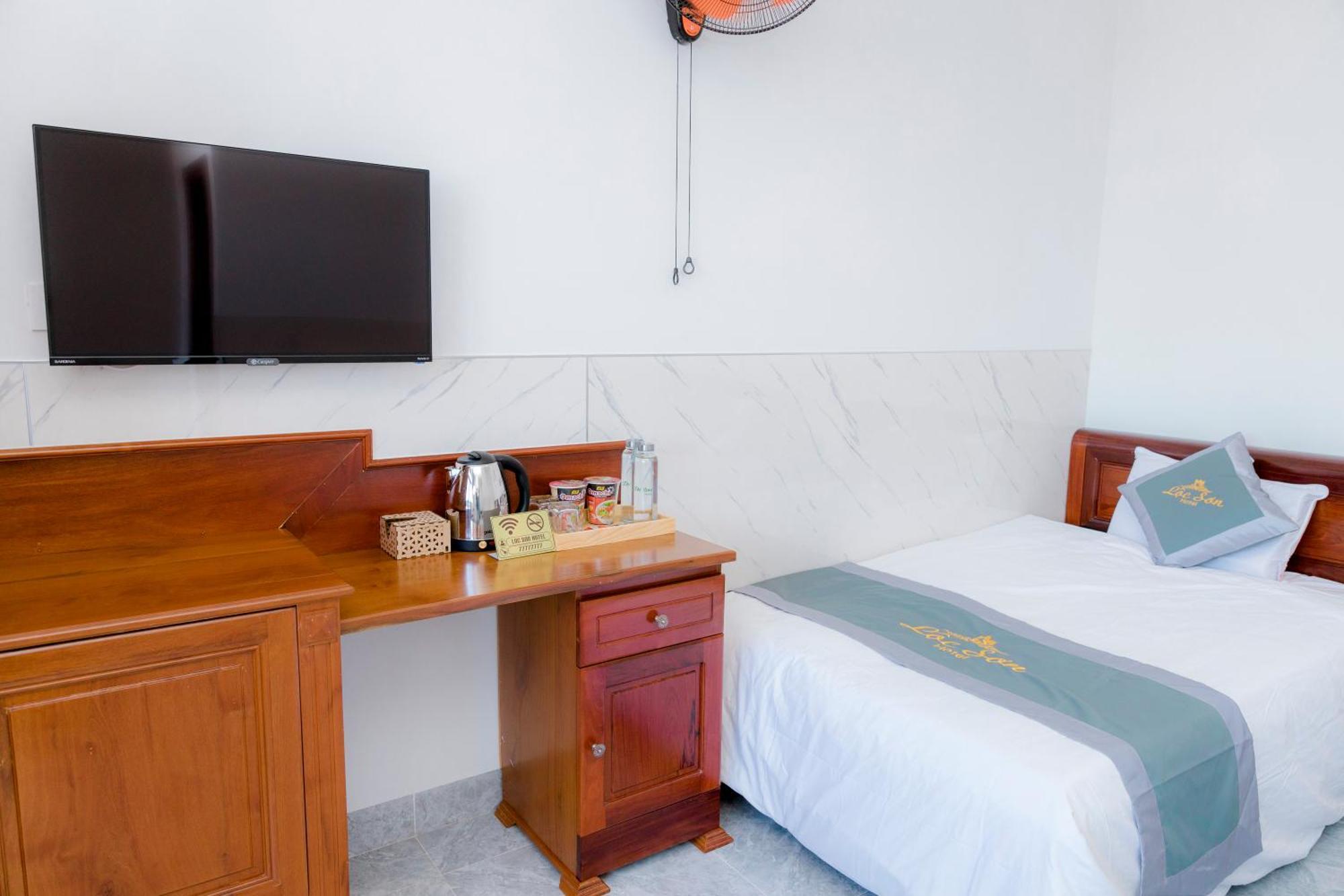 Loc Son Hotel Buon Ma Thuot Buitenkant foto