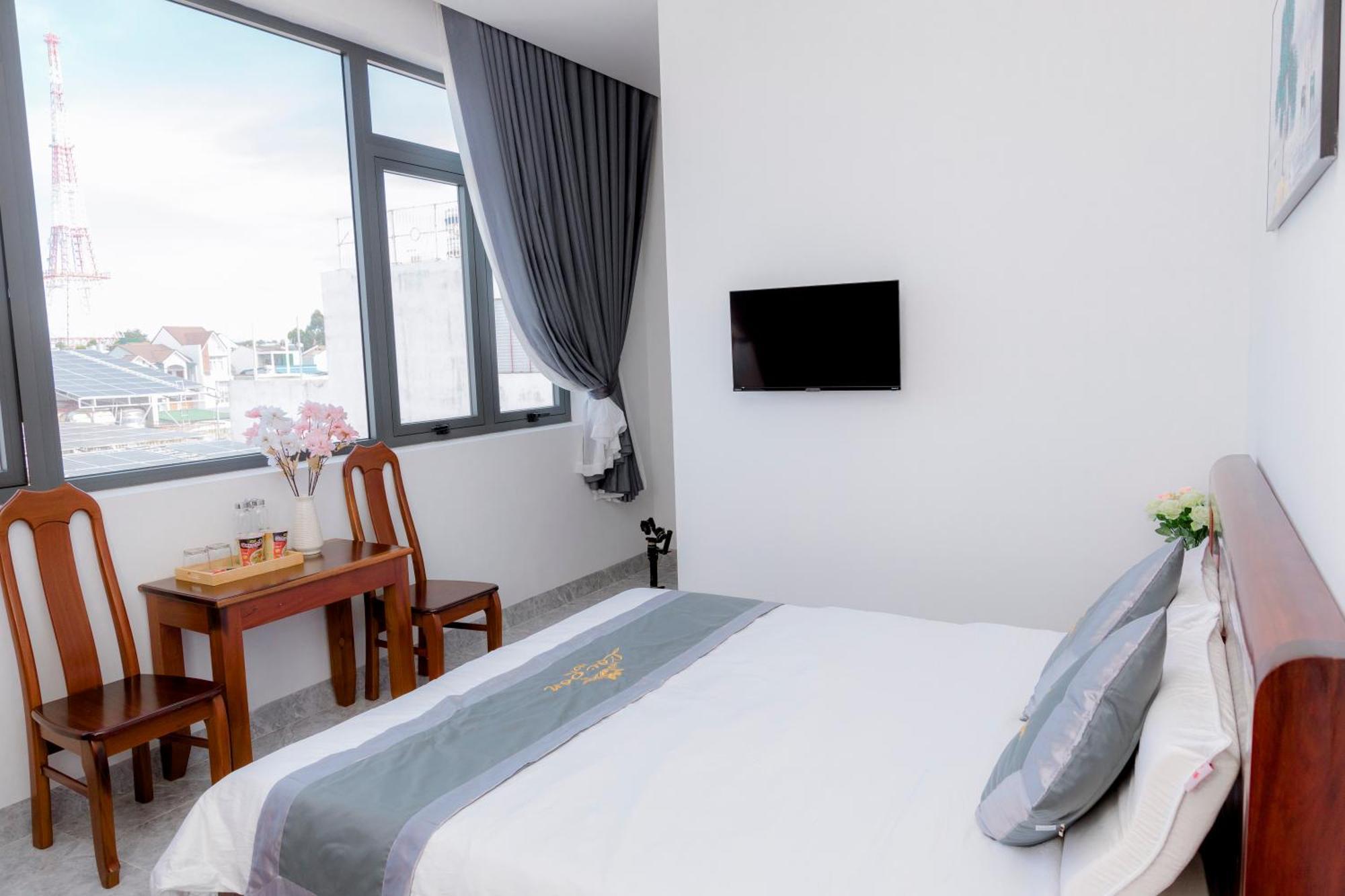 Loc Son Hotel Buon Ma Thuot Buitenkant foto