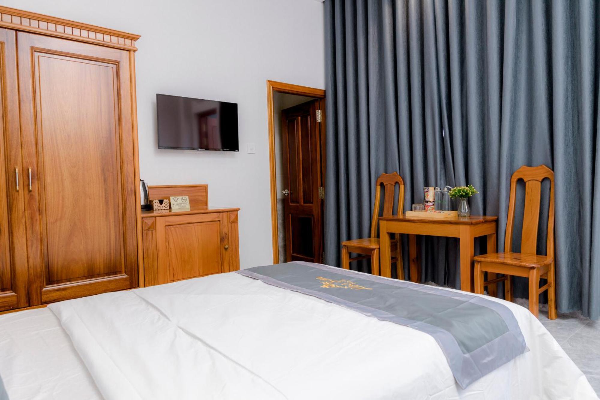 Loc Son Hotel Buon Ma Thuot Buitenkant foto