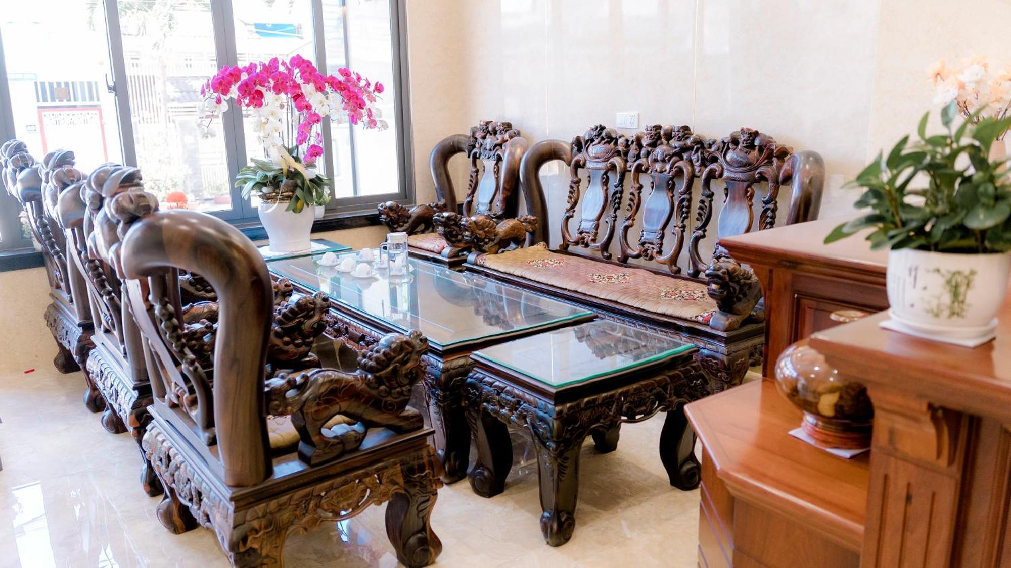 Loc Son Hotel Buon Ma Thuot Buitenkant foto